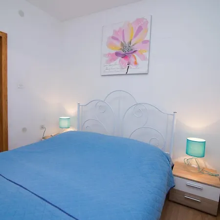 Guest house Andjelka B4-blue 3*