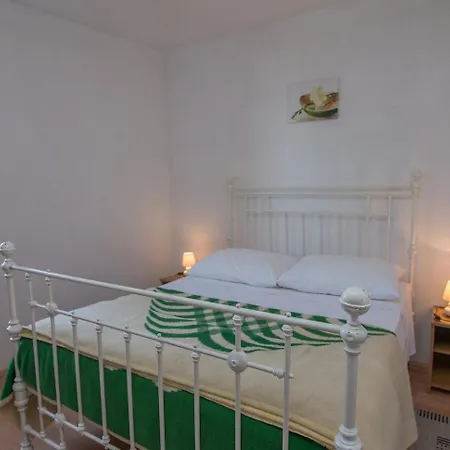 Andjelka B4-blue 3* Mali Losinj