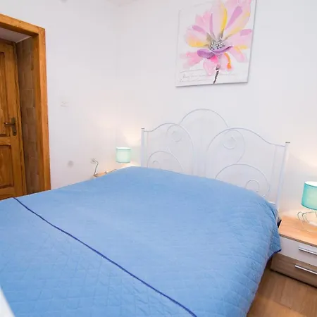 Andjelka B4-blue 3* Mali Lošinj